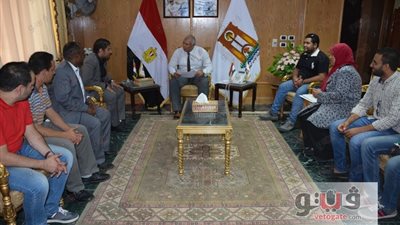 محافظ الوادي الجديد يبحث تطوير 5 قرى بالتعاون مع «مصر الخير»