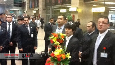 بالفيديو والصور.. وصول كأس العالم للأندية مطار القاهرة