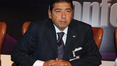 عز العرب رئيسا لاتحاد بنوك مصر