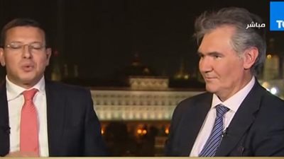 بالفيديو.. محلل روسي يكشف سر تشابه بذلتي السيسي وبوتين