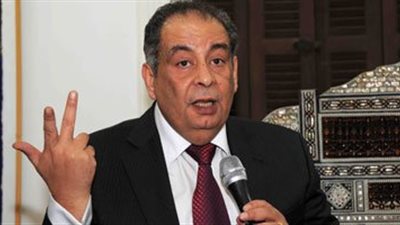 «باقة ورد» وراء عودة «يوسف زيدان» لصالونه بالساقية