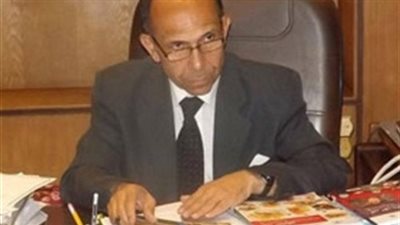 محافظ الفيوم يبحث مع رئيس الغرفة التجارية المشاكل التموينية