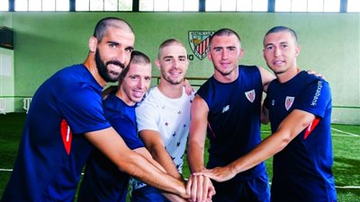 السرطان ينتشر في الملاعب ويهدد نجوم الساحرة المستديرة.. 4 لاعبين وقعوا فريسة المرض اللعين.. كارل إيكيمي يخضع للعلاج الكيميائي.. جراحة عاجلة للاعب أتليتكو بيلباو.. ووفاة «تومبيديس وإبراهيما توريه&