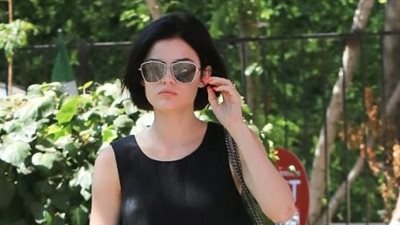 بالصور.. لوسي هيل أنيقة في شوارع بيفرلي هيلز