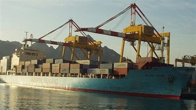 وصول وسفر 1388 راكبا وتداول 104 شاحنات بميناء نويبع