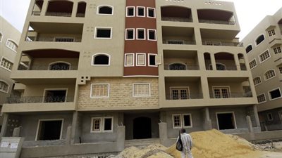 شقق «سكن مصر والإسكان المتوسط» تثير أزمة بين المطورين العقاريين و«الإسكان».. غرفة التطوير: مشاركة الوزارة في الإسكان الفاخر غير مقبولة.. البستاني: المنافسة غير عادلة وتضر بالسوق