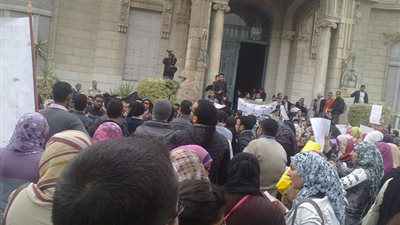 وقفة احتجاجية بجامعة عين شمس بسبب السرقات العلمية