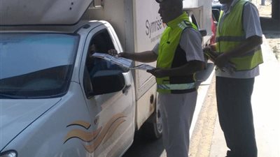 حملات مرورية وانضباطية أعلى الطرق (صور)