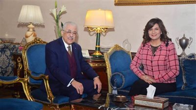 نبيلة مكرم: تشكيل لجنة لإضافة مواد دراسية لمواجهة الهجرة غير الشرعية