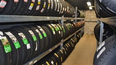 حبس مالك مخزن لتجارة إطارات السيارات يقلد علامات تجارية