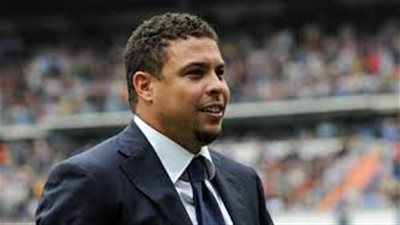 رونالدو: فوز البرازيل بكأس العالم يمنح نيمار الكرة الذهبية