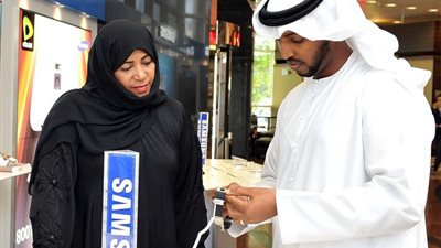 اتصالات تفتتح مناطق تفاعلية لعملائها لتجربة هواتف 