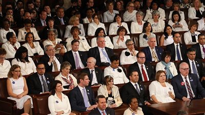 انتفاضة نسائية في الكونجرس بسبب منع الثياب بلا أكمام للنساء