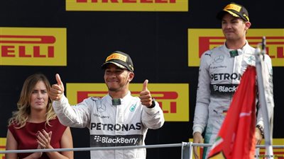 «هاميلتون» يتوج بطلا بمنافسات إيطاليا لسباق السيارات