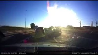 شرطة هولندا تستخدم سيارات فولفو وبي إم دبليو لضبط لصين (فيديو)