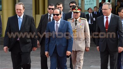 5 مشاهد في زيارة الرئيس لروسيا.. «بوتين» يحتفي بـ«السيسي» بجولة في «الكرملين».. «الدب الروسي» يهنئ الرئيس بقناة السويس الجديدة ويقيم مأدبة غداء على شرفه.. والمل