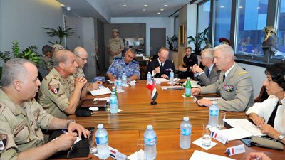 وزير الدفاع يعود إلى القاهرة بعد زيارة رسمية لفرنسا