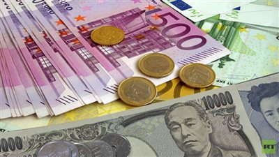 الين يتراجع بفعل توقعات تباطؤ رفع أسعار الفائدة العالمية