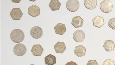 إحباط تهريب ٩٧ عملة أثرية إلى أمريكا