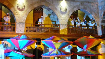 فرقة التنورة تواصل عروضها بوكالة الغورى