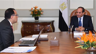 الرئيس ومشروعات الإسكان.. السيسي يلتقي مدبولي.. يكلف بمواصلة جهود تطوير القاهرة التاريخية.. استغلال المناطق العشوائية.. تنفيذ مشروعات مياه الشرب والصرف الصحي.. تقديم أفضل وأحدث الخدمات بالمدن الجديدة