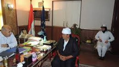 محافظ الشرقية ينكر مقابلته سيدة بلبيس الشهيرة بارتداء «زي رجل»