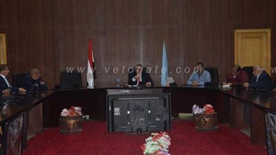 محافظ البحر الأحمر يلتقي برجال الأعمال لمناقشة سبل الارتقاء بالسياحة