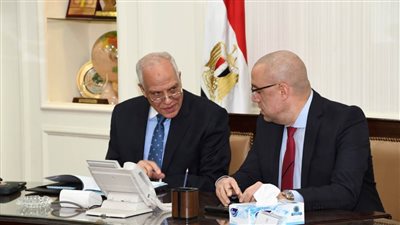 وزير الإسكان ومحافظ الجيزة يتابعان مشروعي تطوير شارع محمد أنور السادات