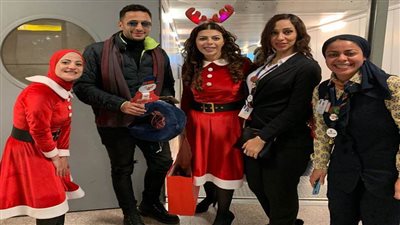 حمادة هلال يحتفل مع مصر للطيران بأعياد الكريسماس