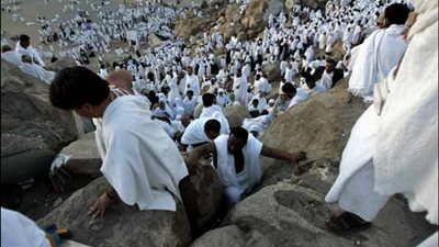 أستاذ جلدية يقدم للحجاج 6 نصائح ذهبية