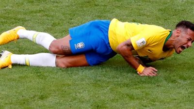 14 دقيقة مدة توقف المباريات في كأس العالم بسبب نيمار