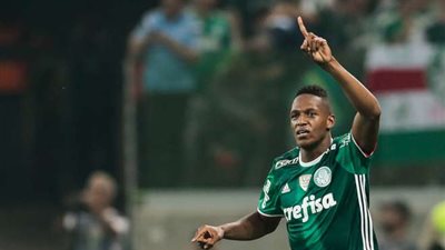 ييري مينا يتمسك بالبقاء ضمن صفوف برشلونة بعد التألق بالمونديال