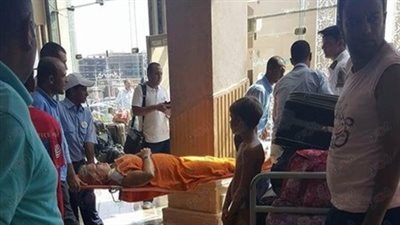 التفاصيل الكاملة لحادث طعن السائحين بالغردقة.. المتهم يستخدم سكينا للاعتداء عليهم بأحد الشواطئ.. وفاة سائحتين أوكرانيتين وإصابة 4 ألمان.. الأجهزة الأمنية تضبط المتهم وتفرغ كاميرات المراقبة