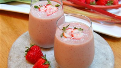 طريقة إعداد «سموزي الفراولة بالينسون»