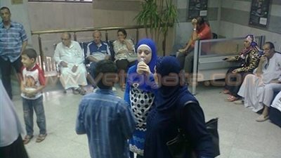 بالصور.. إقبال كثيف على شهادات قناة السويس بالبنك الأهلي بحلوان