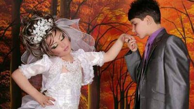 بالصور.. زواج طفل إيراني من «عروس» في العاشرة