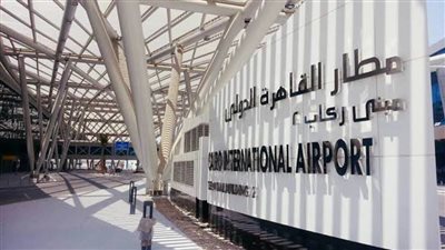 وفاة راكب أمريكي فور هبوط طائرة قادمة من باريس بمطار القاهرة