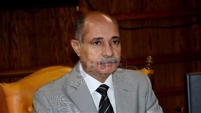 وزير الطيران المدني يلتقي رؤساء شركات القابضة