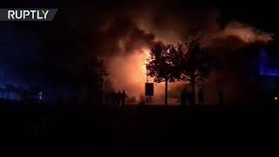 مواجهات عنيفة بين الأمن ومحتجين على مقتل شاب بفرنسا (فيديو)