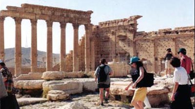 مستثمر يتقدم بطلب لتوسع بالنشاط السياحي باستثمارات مليار جنيه