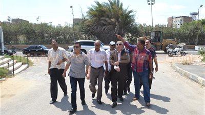 محافظ الإسماعيلية يتابع أعمال رفع القمامة