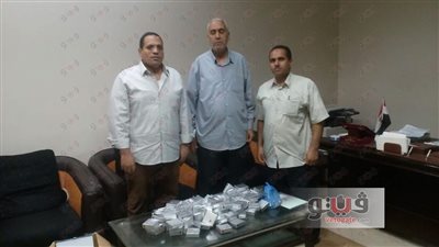 بالصور.. ضبط محاولة لتهريب عدسات لاصقة بمطار سوهاج