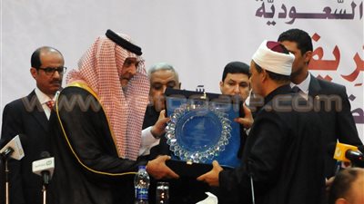 بالفيديو والصور.. 