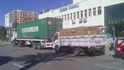 إحباط تهريب 30 طن ملابس أجنبية الصنع بجمارك بورسعيد