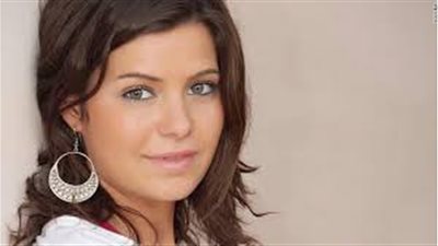 تغير لون وجه يسرا اللوزي بسبب التصوير في الشمس