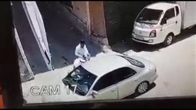 بالفيديو.. لحظة سرقة رجل مسن بطريقة ماكرة بالأردن