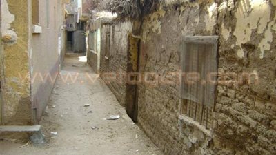 بالفيديو والصور..«صفط العنب» بالبحيرة خارج نطاق الخدمة.. «المواطنون»: «المجلس القروي» يتعمد تجاهل المشاكل رغم نشاطه في ظل حكم «الإخوان»..«قميحة»: الأه