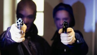 سرقة سيارة تحت تهديد السلاح بالشرقية