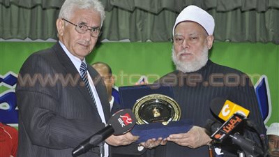 علي جمعة: ساعدت السيسي في إنقاذ البلاد ثم انسحبت من المشهد.. أمريكا تدعم «داعش».. فض اعتصام رابعة لم يكن بالقوة وقيادات الإخوان السبب فيما حدث.. والملحدون لديهم نوع من «الزعل مع الخالق&