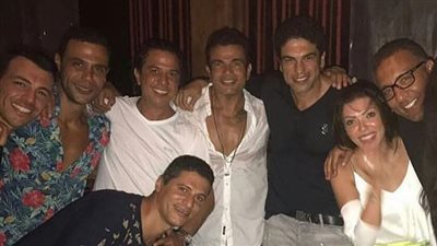 عمرو دياب يظهر بالشورت مع محمد إمام وشقيق أبو هشيمة